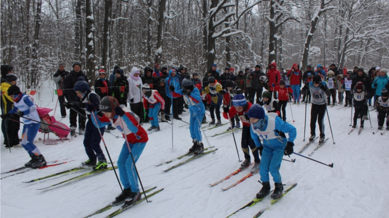 К Декаде спорта и здоровья присоединились многочисленные любители лыжных гонок
