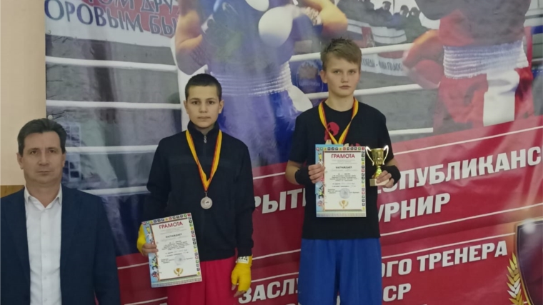 Артём Ситкин - победитель открытого первенства города Шумерля по боксу